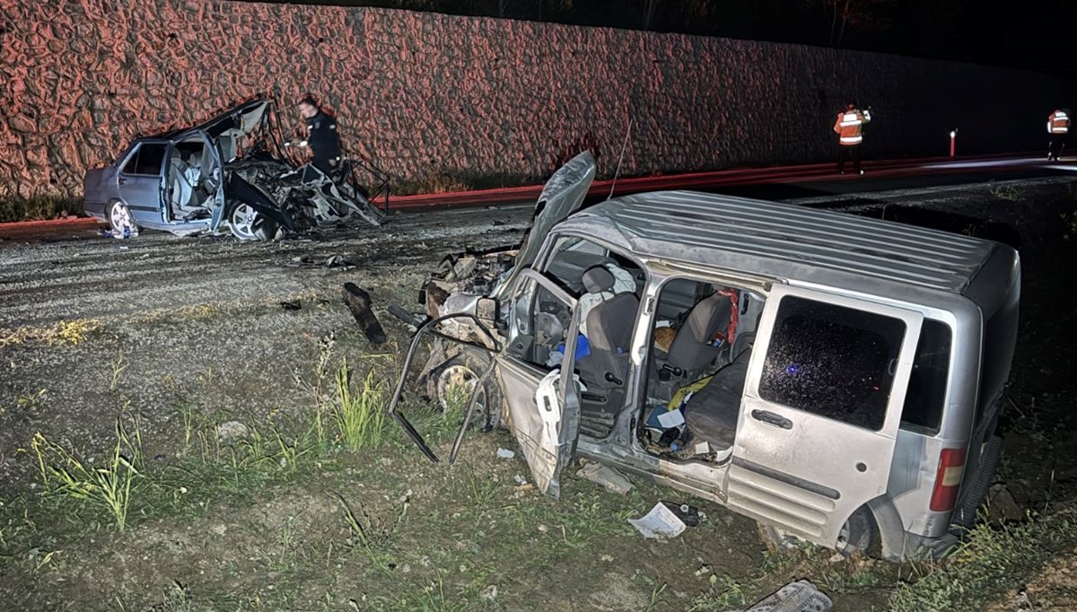 Kastamonu’da feci kaza: 2 ölü, 3 yaralı Kastamonu’da feci kaza: 2 ölü, 3 yaralı
