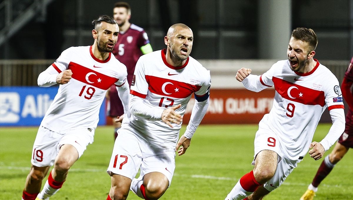 Letonya-Türkiye maçı sonrası spor yazarları: Taktik-maktik yok