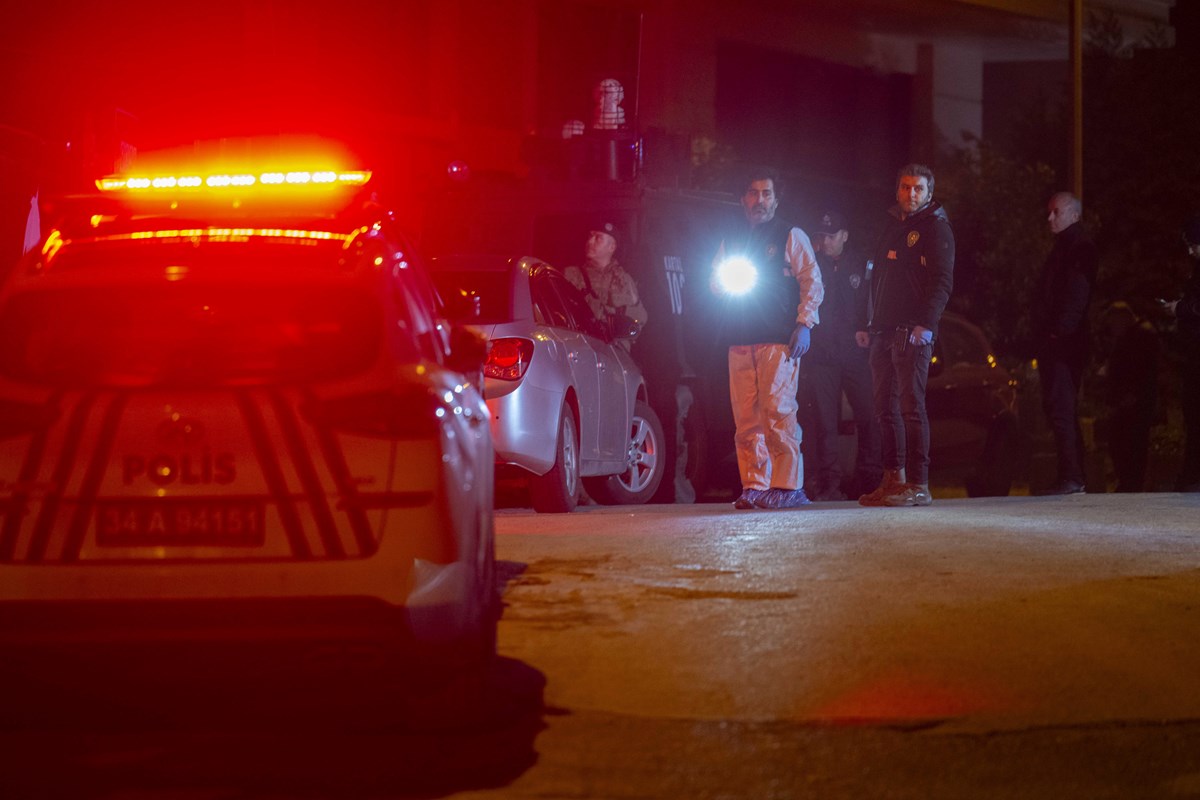 Pendik'te polise silahla ateş açıldı: O anlar kamerada