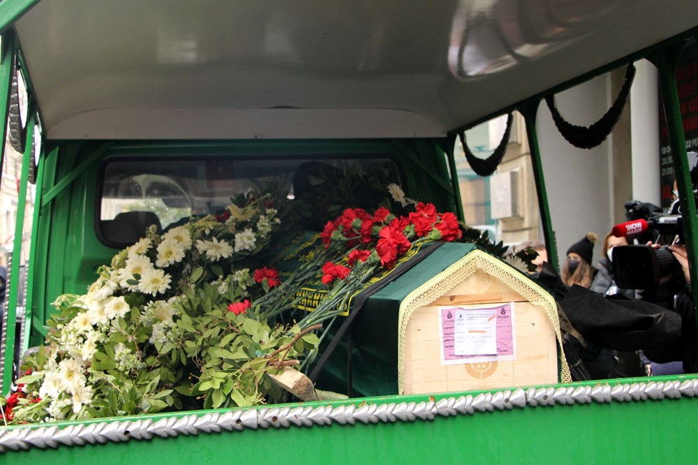 Eski nişanlısı tarafından öldürülen avukat Dilara Yıldız, son yolculuğuna uğurlanıyor - 18