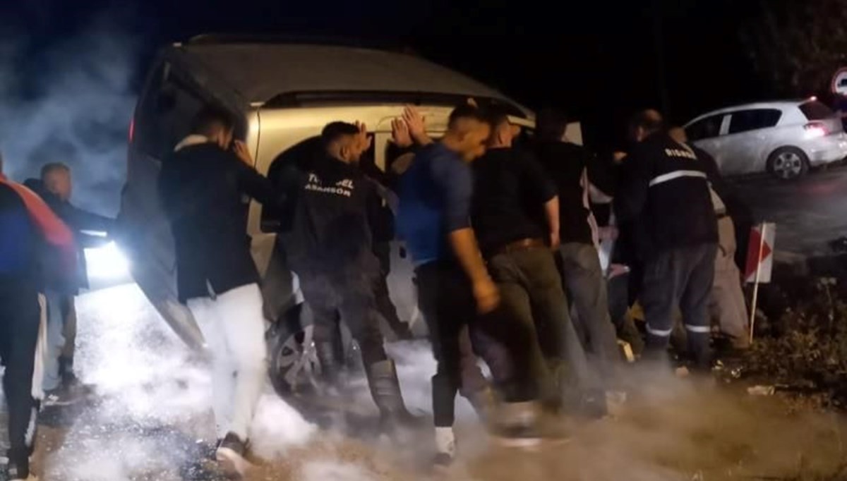 Akaryakıt istasyonu çıkışında feci kaza: 7 yaralı Akaryakıt istasyonu çıkışında feci kaza: 7 yaralı