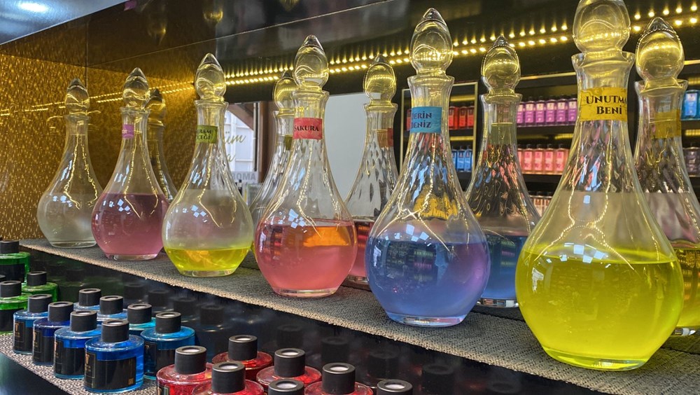 Bayram Tezgahı: Şekerden Kolonyaya Renk Cümbüşü 76 VlMsazHvOkCuwgoqmfYcEA