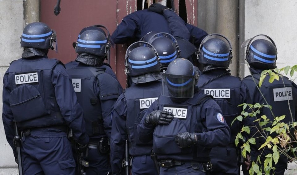 Paris'teki operasyon 7 saat sürdü, 110 polis katıldı - 1