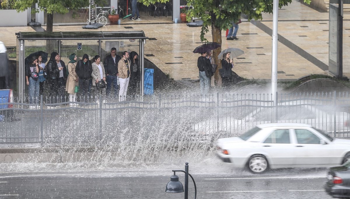 Meteorolojiden 5 il için sağanak uyarısı: Ankara'da gece saatlerinde yağmura dikkat (İstanbul, Ankara, İzmir hava durumu) Meteorolojiden 5 il için sağanak uyarısı: Ankara'da gece saatlerinde yağmura dikkat (İstanbul, Ankara, İzmir hava durumu)