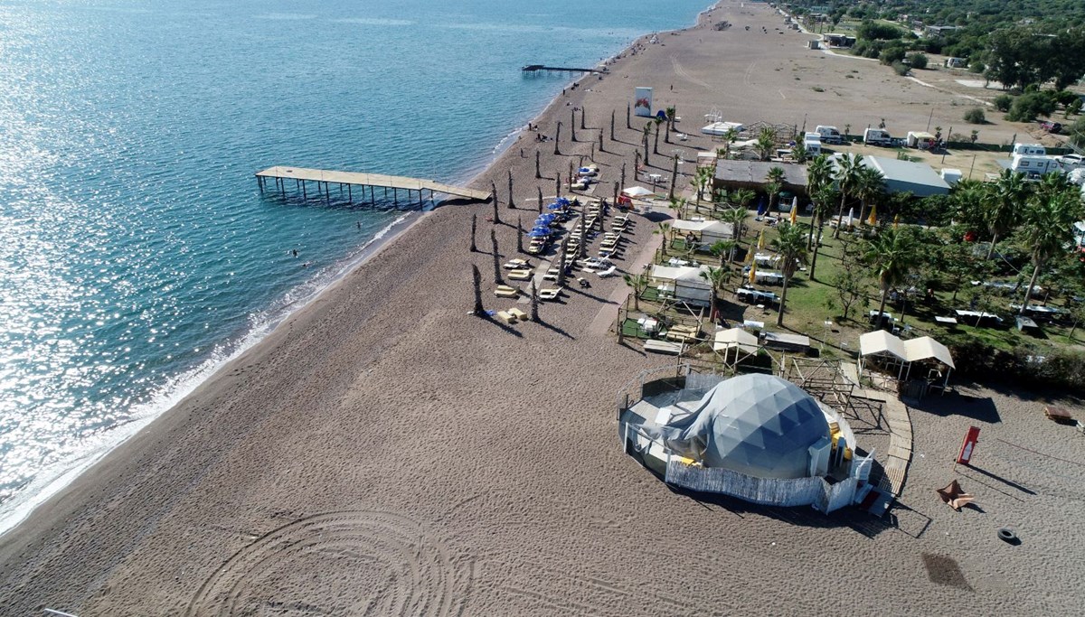 Turizmin başkentinde denize birkaç adım kaçak tatil! Günlüğü 4 bin 560 lira Turizmin başkentinde denize birkaç adım kaçak tatil! Günlüğü 4 bin 560 lira
