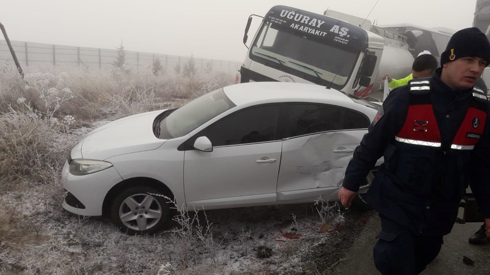 Buzlanma ve sis zincirleme kaza getirdi: 2 ölü, 12 yaralı - 2