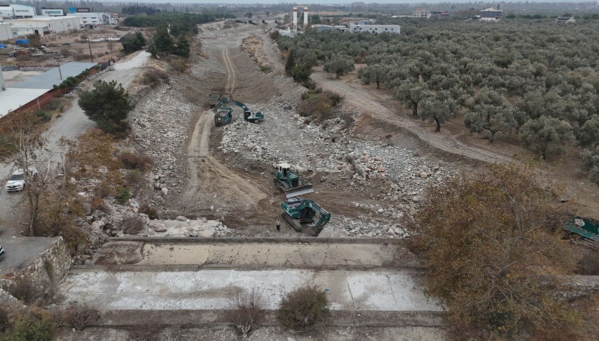 Balıkesir'de ıslah çalışması: Köprü yıkılınca harekete geçtiler