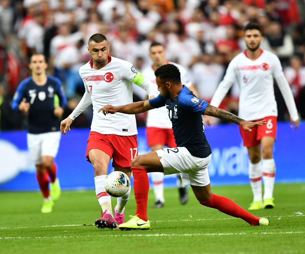 Fransa Maçı Asker Selamı / Fransız Bakandan UEFA'ya Asker Selamı