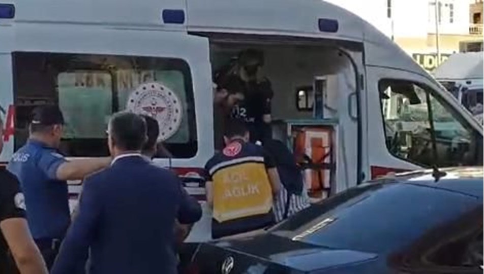 Yayalar ile otomobil sürücüsü arasında yol vermeme kavgası: 1 ölü
