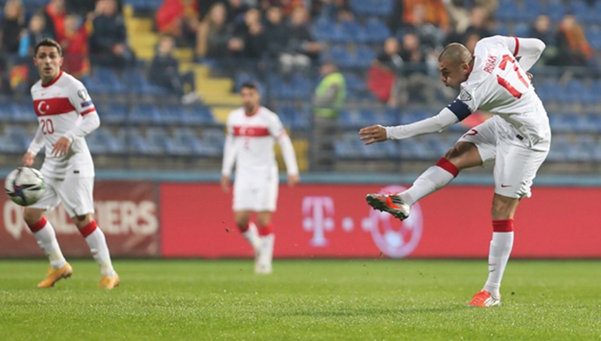 Burak Yılmaz Rıza Çalımbay'ı geride bıraktı