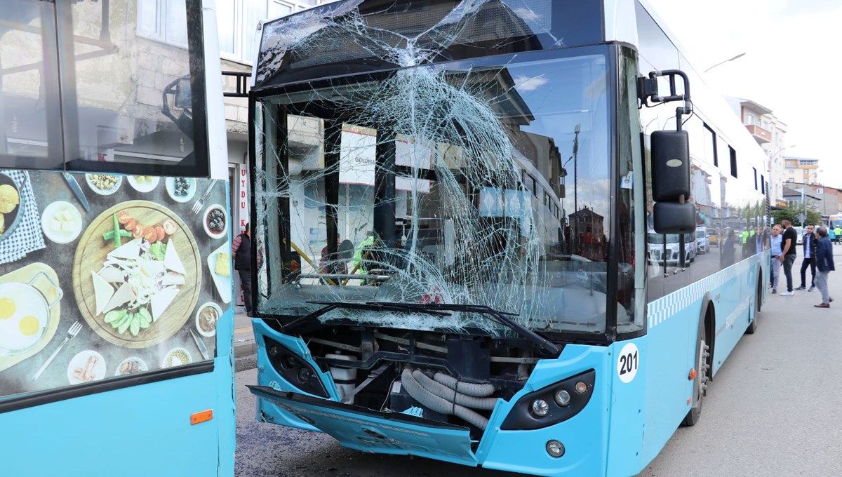 Erzurum'da şehir içi toplu ulaşım otobüsleri kaza yaptı: 15 yaralı Erzurum'da şehir içi toplu ulaşım otobüsleri kaza yaptı: 15 yaralı
