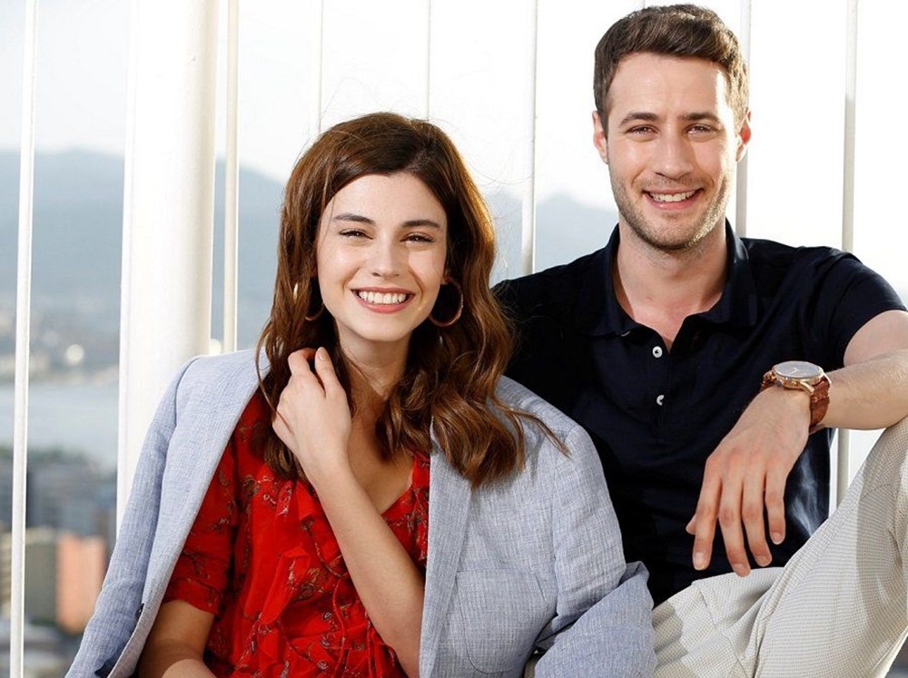 Yaz sezonunun favori çifti: Demet Özdemir ile Can Yaman - Magazin