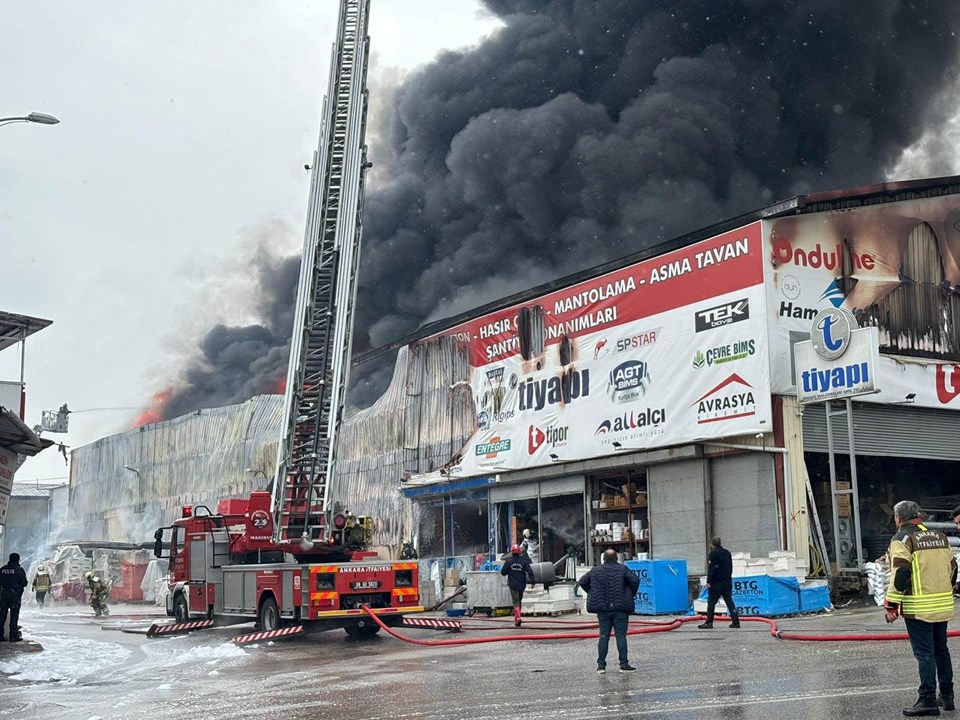 Ankara'da depo yangını - 1