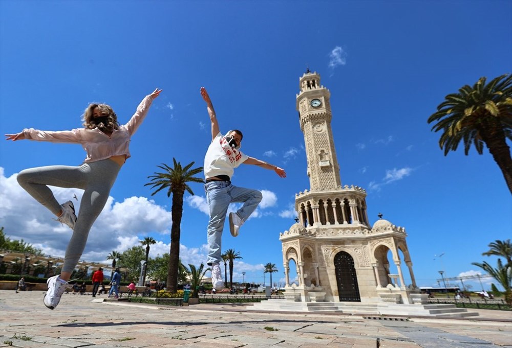 İzmir'de dansçılar meydanları sahneye dönüştürdü - 10