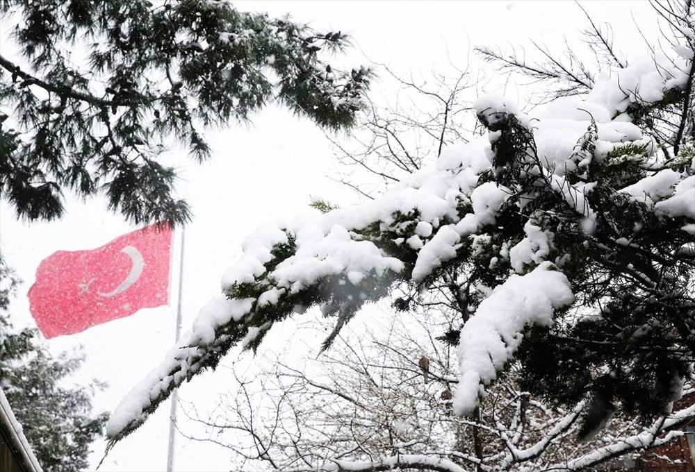 İstanbul'da kar yağışı devam ediyor - 17