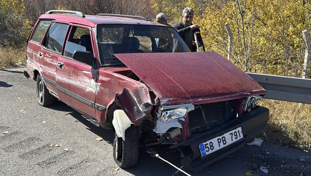 Sivas'ta trafik kazası: Biri ağır, iki yaralı