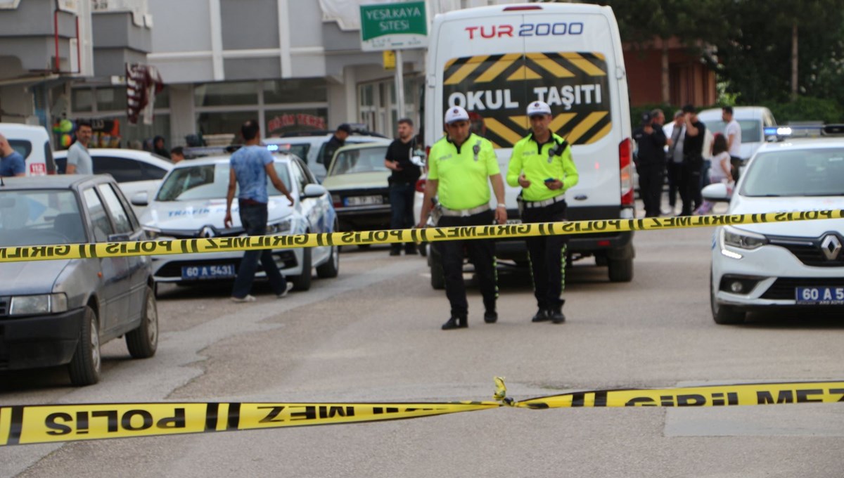 Servis aracının çarptığı çocuk hayatını kaybetti Servis aracının çarptığı çocuk hayatını kaybetti