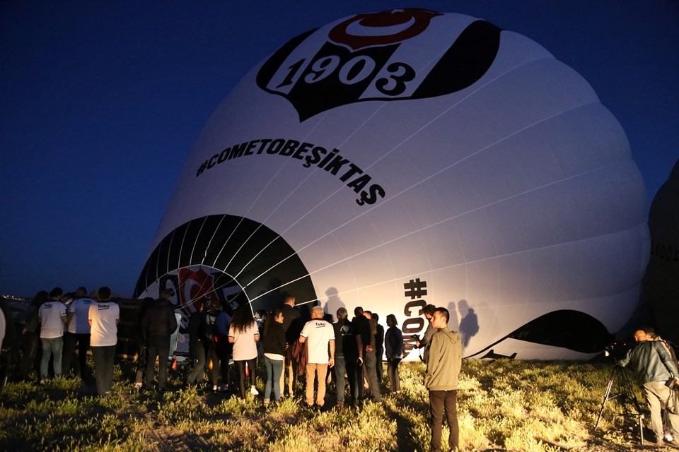 Fikret Orman, Beşiktaş balonuyla Kapadokya semalarında uçtu - 1