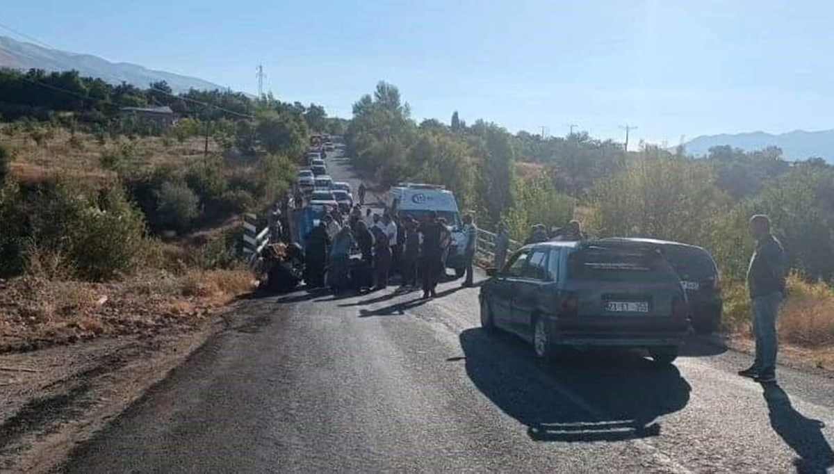 Piknik yolunda kaza: 3'ü ağır 14 yaralı Piknik yolunda kaza: 3'ü ağır 14 yaralı