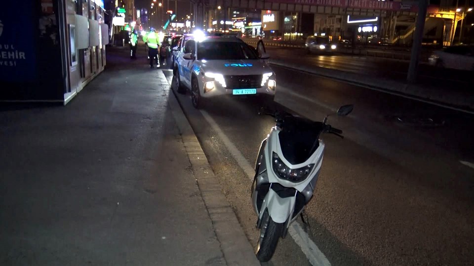 D-100'de feci kaza: Metrelerce sürüklenen motokurye öldü - 2
