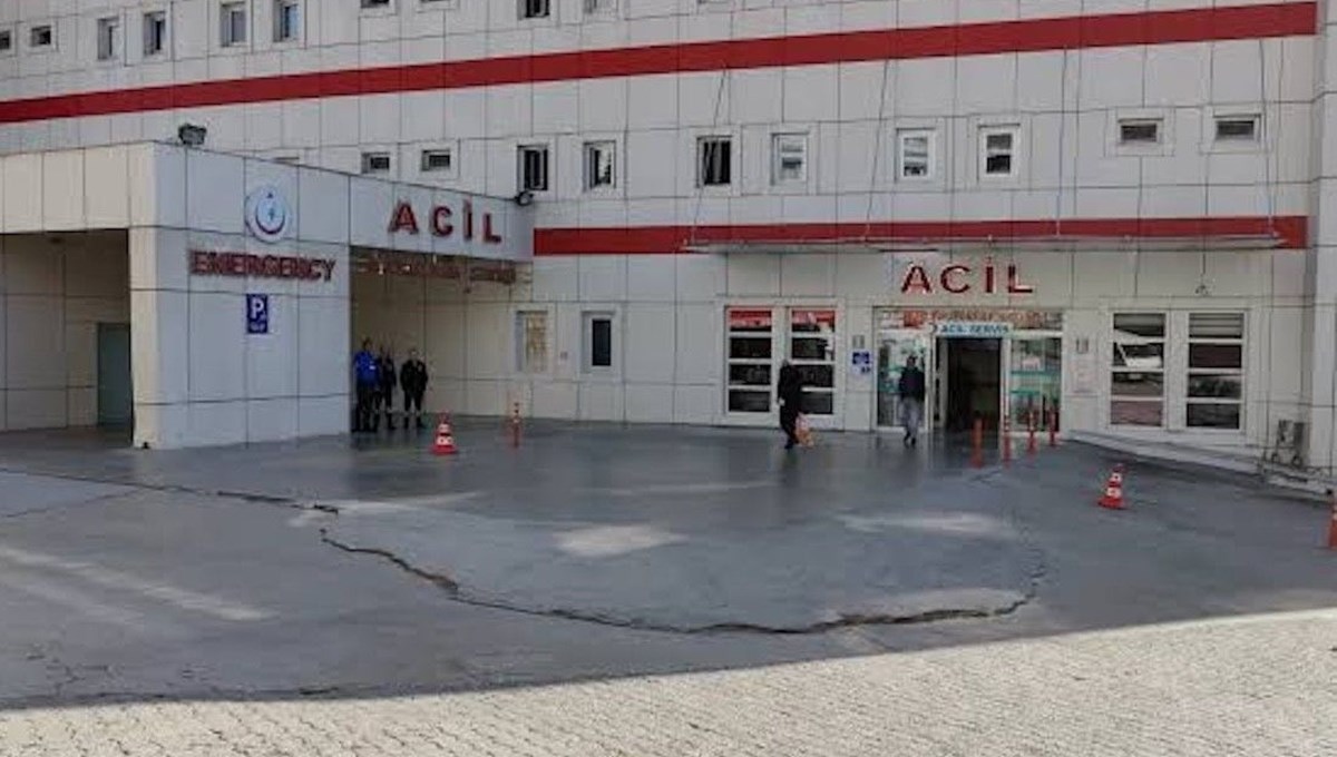 Silahını temizlemek isterken kazara kızını vurdu Silahını temizlemek isterken kazara kızını vurdu