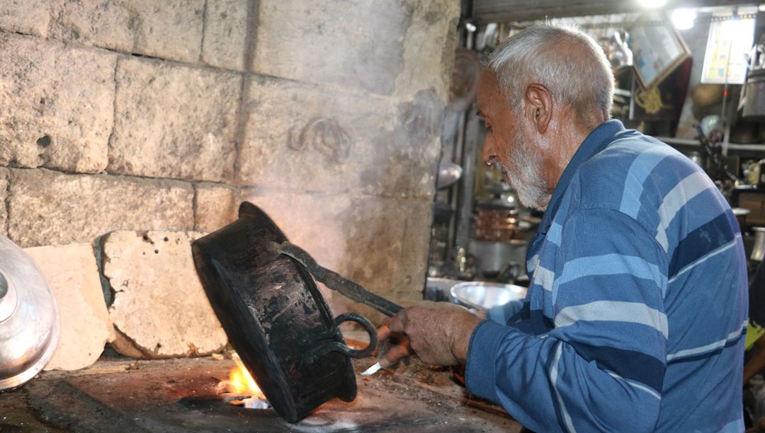 Şanlıurfalı usta, 75 yıldır mesleğini aşkla sürdürüyor