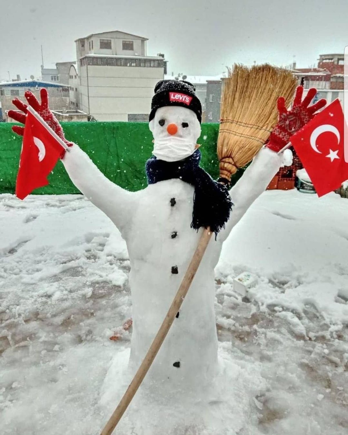 Hayal Gucunu Zorlayan Kardan Adamlar