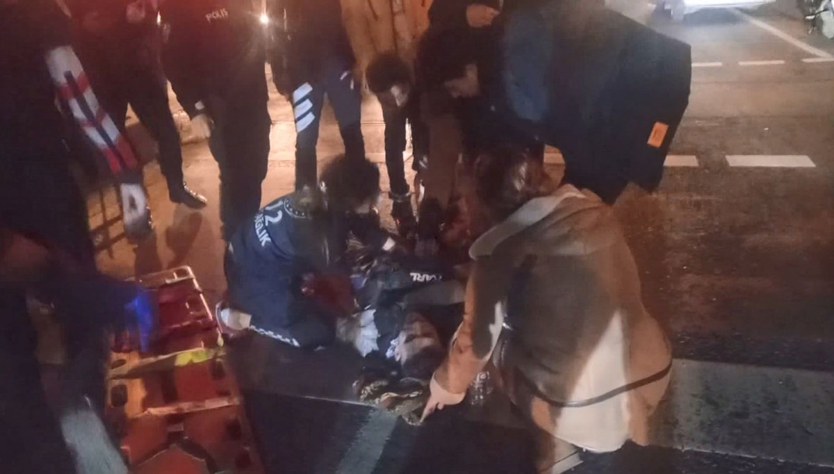 Otomobile tutunarak giden patenli arkadan gelen minibüsün altında kaldı