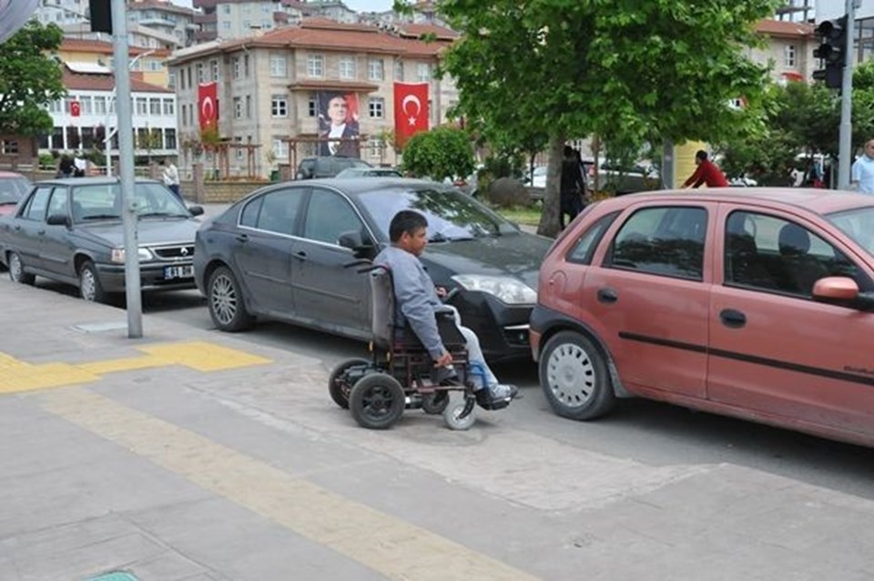 Engelli rampasına park eden araca ceza - 1