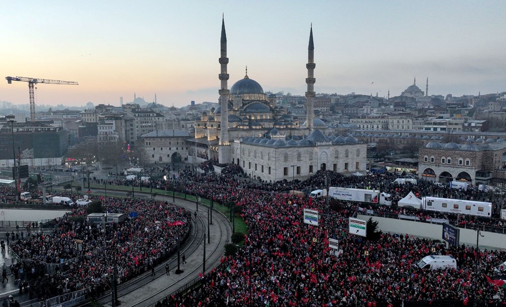 İstanbul'da tarihi buluşma: Binlerce kişi Galata Köprüsü'nde buluştu - 11