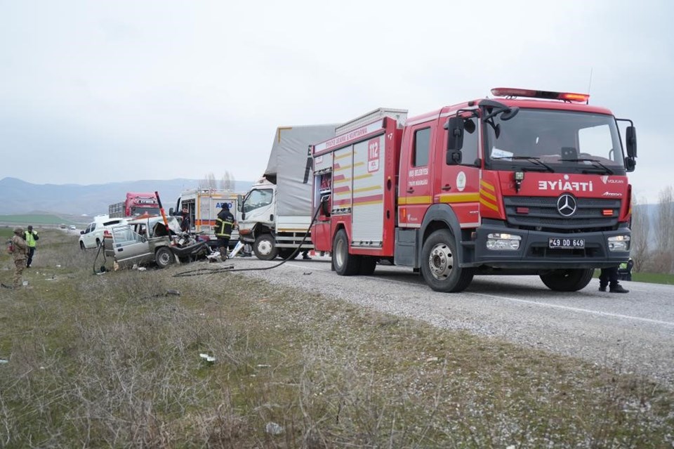 Muş-Varto yolunda feci kaza: 1 ölü, 2 yaralı - 1