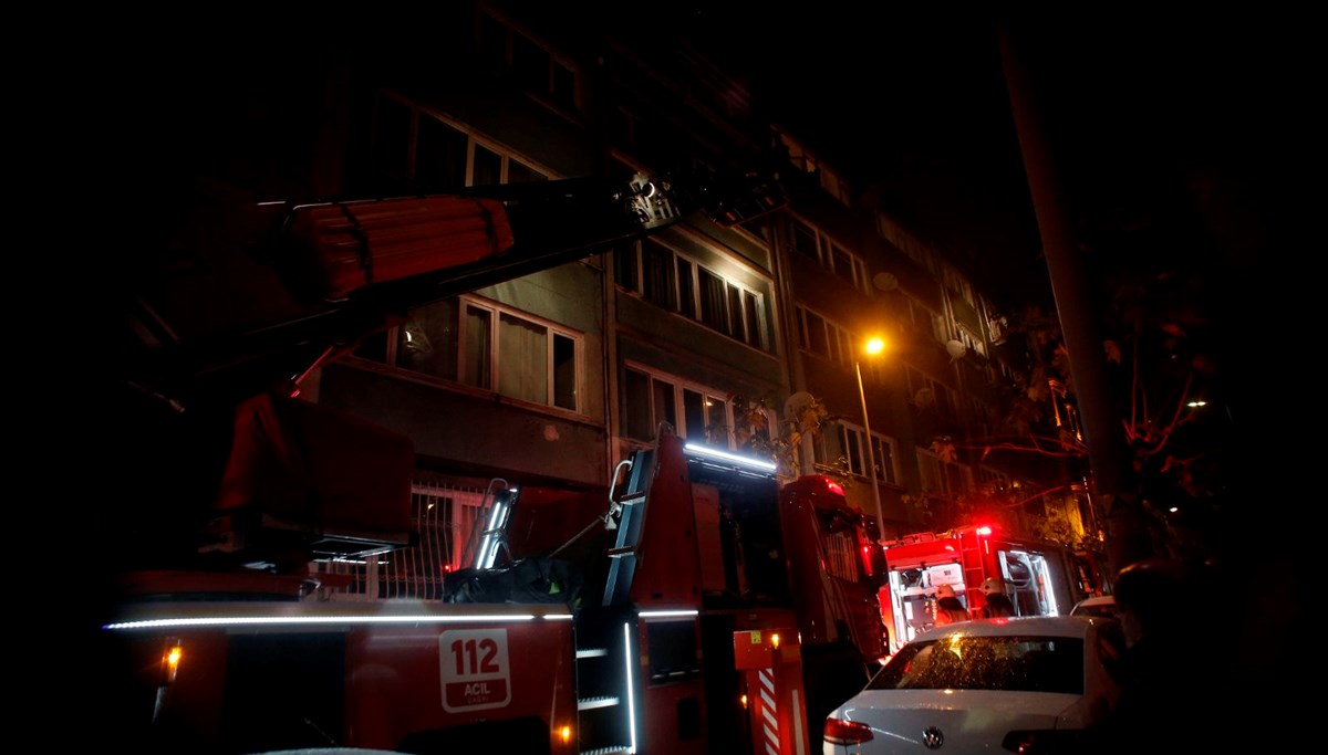 Şişli'de yangında mahsur kalan yaşlı kadın kurtarıldı