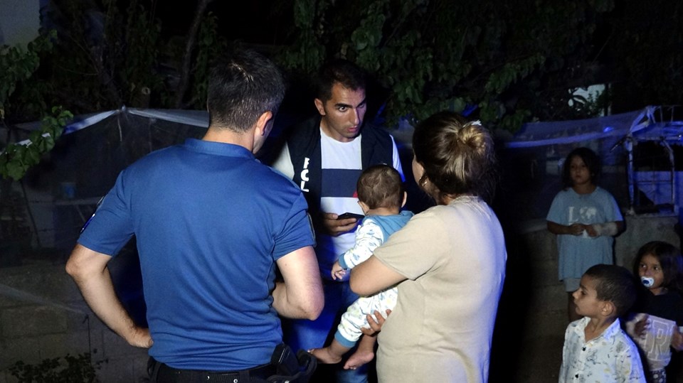 Antalya'da sokağa terk edilmiş bebek bulundu - 1