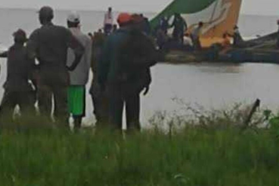Tanzanya'da yolcu uçağı Victoria Gölü'ne düştü: 19 ölü - 1