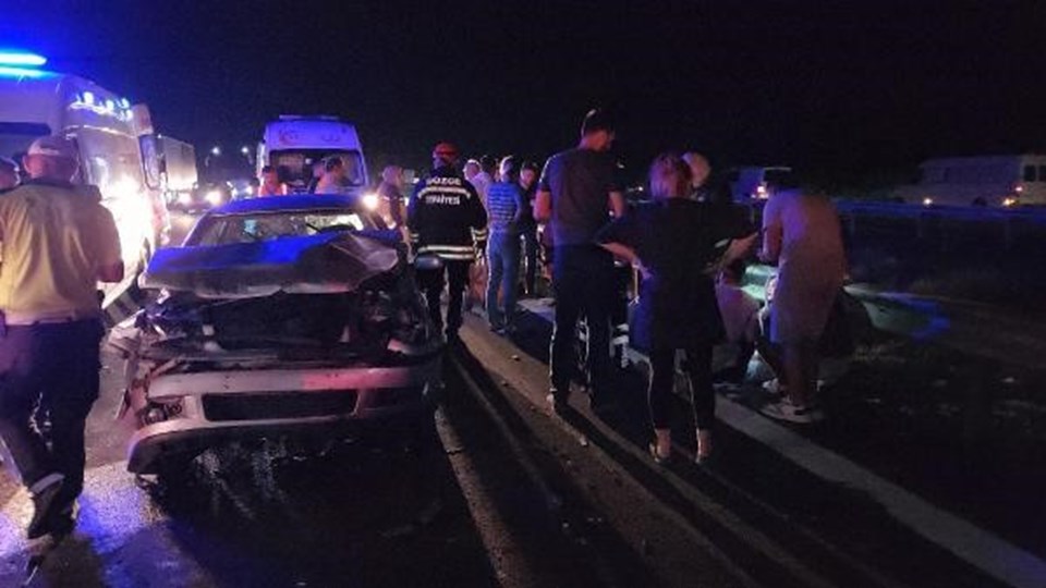 Düzce'de Anadolu Otoyolu'nda zincirleme kaza: 14 yaralı - 1
