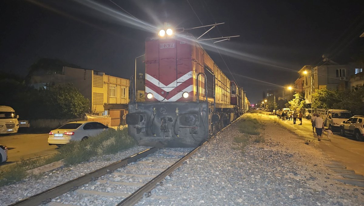 Yük treninin çarptığı genç, ağır yaralandı Yük treninin çarptığı genç, ağır yaralandı
