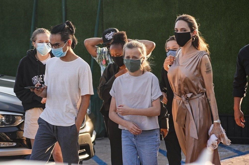 Angelina
Jolie, Brad Pitt ile ortak velayet kararını temyize taşıdı - 6