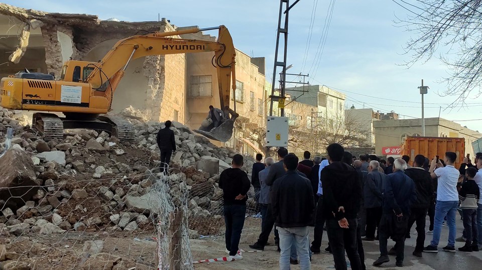 Mardin'de cami yıkımında çıkan küpler 'hazine' iddiasıyla ilçeyi karıştırdı - 3