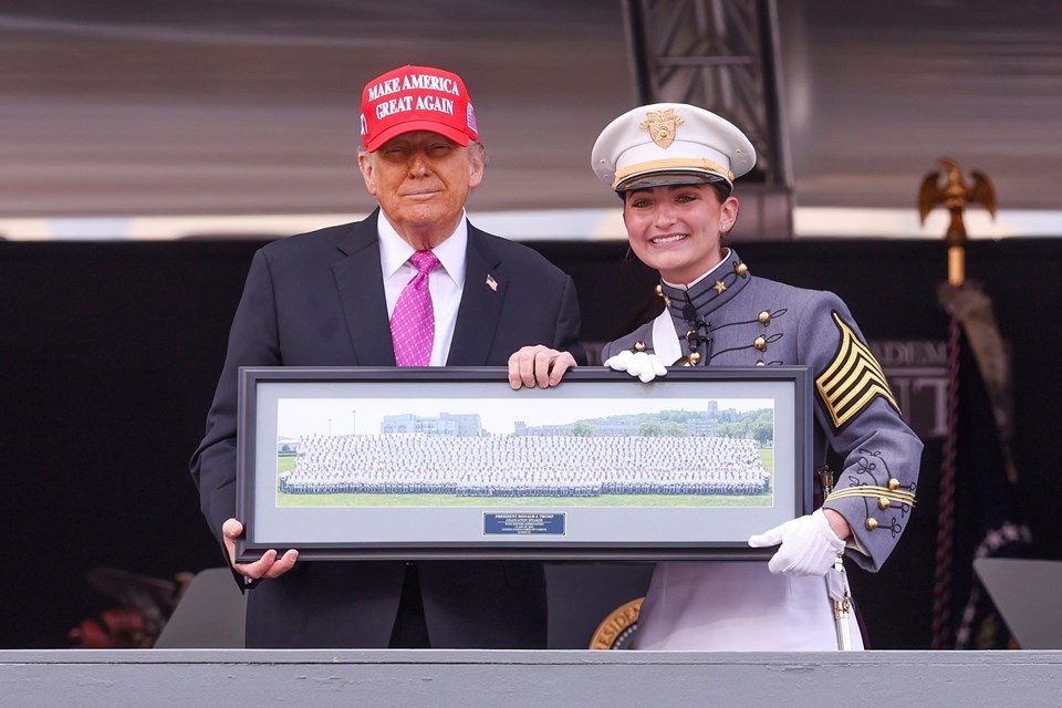 Trump: Dünyanın gördüğü en güçlü orduyu ben inşa ettim - 1