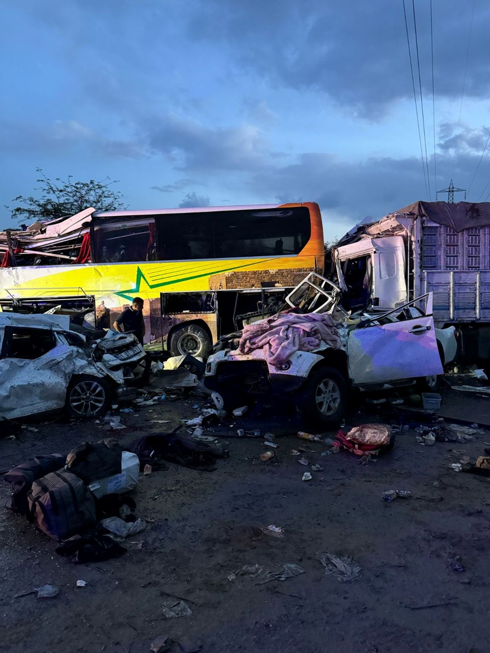 Mersin'de zincirleme trafik kazası: 10 ölü, 40 yaralı - 9