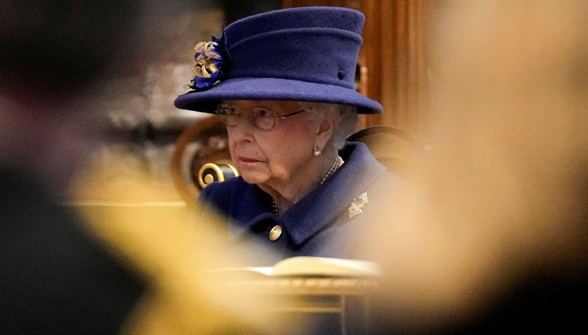 Kraliçe Elizabeth geceyi hastanede geçirdi
