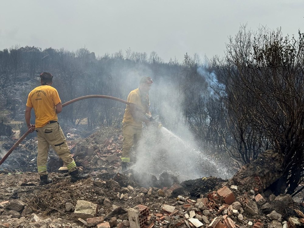 Muğla, Balıkesir ve Denizli'de 4 noktada orman yangını: Havadan ve
karadan müdahale sürüyor - 7