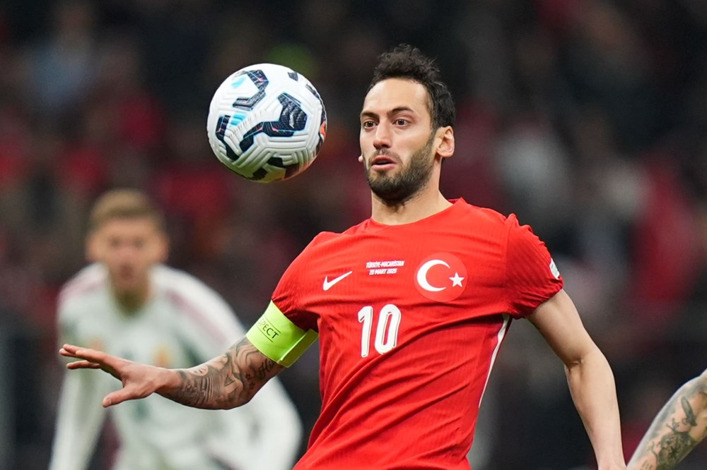 Hakan Çalhanoğlu, Lefter Küçükandonyadis ve Cenk Tosun'u yakaladı - 2