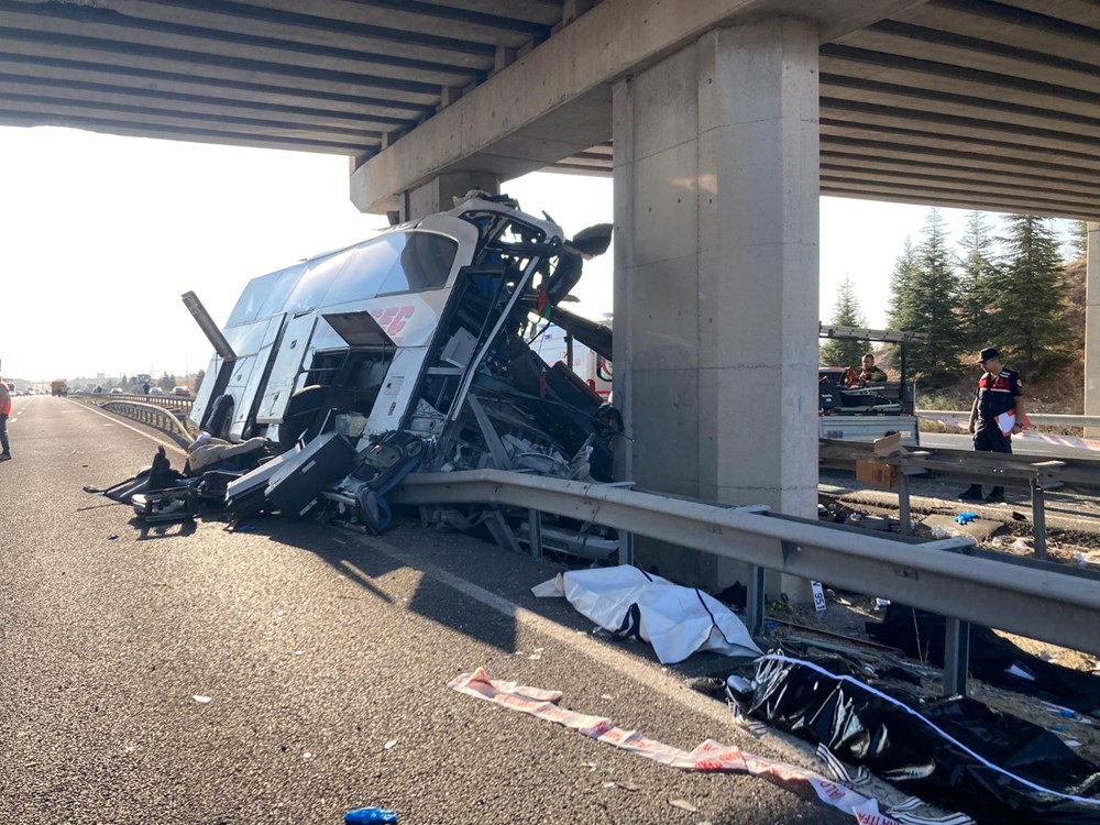 Ankara'da otobüs köprüye saplandı: 11 can kaybı - 2