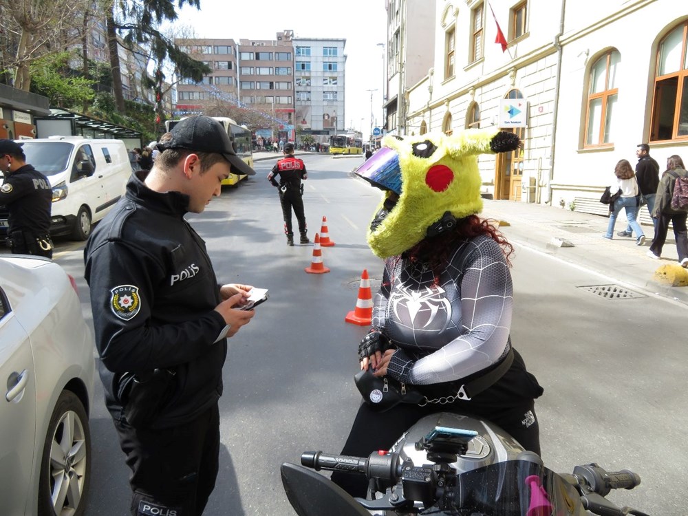 تركيا اليوم تفتيش بمساعدة طائرات الهليكوبتر في اسطنبول قبل الانتخابات (صور) التفتيش بمساعدة طائرات الهليكوبتر قبل الانتخابات في اسطنبول - 2