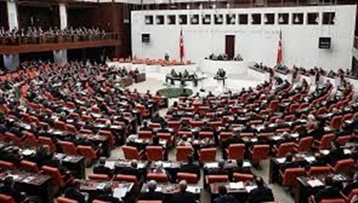 TBMM’ye birbirinden ilginç başvurular: 25 yıl evli olan kadınlara emekli olsun! TBMM’ye birbirinden ilginç başvurular: 25 yıl evli olan kadınlara emekli olsun!