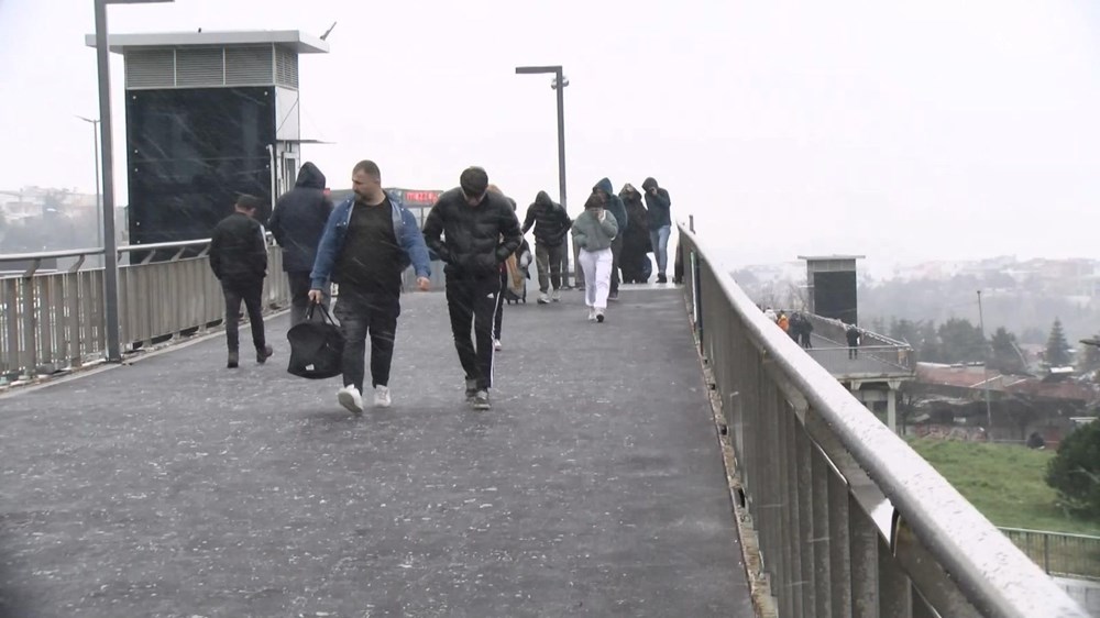 Beylikdüzü'nde kar Taksim'de karla karışık yağmur - 6