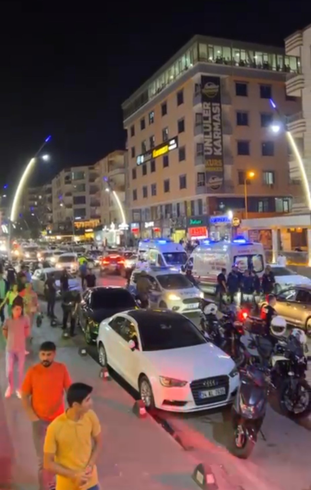 Asayiş Şube Müdürlüğü ekipleri tarafından yapılan çalışmada 8 şüpheli yakalanarak gözaltına alındı. Olayda kullanılan tabanca ve 12 fişek de ele geçirildi.