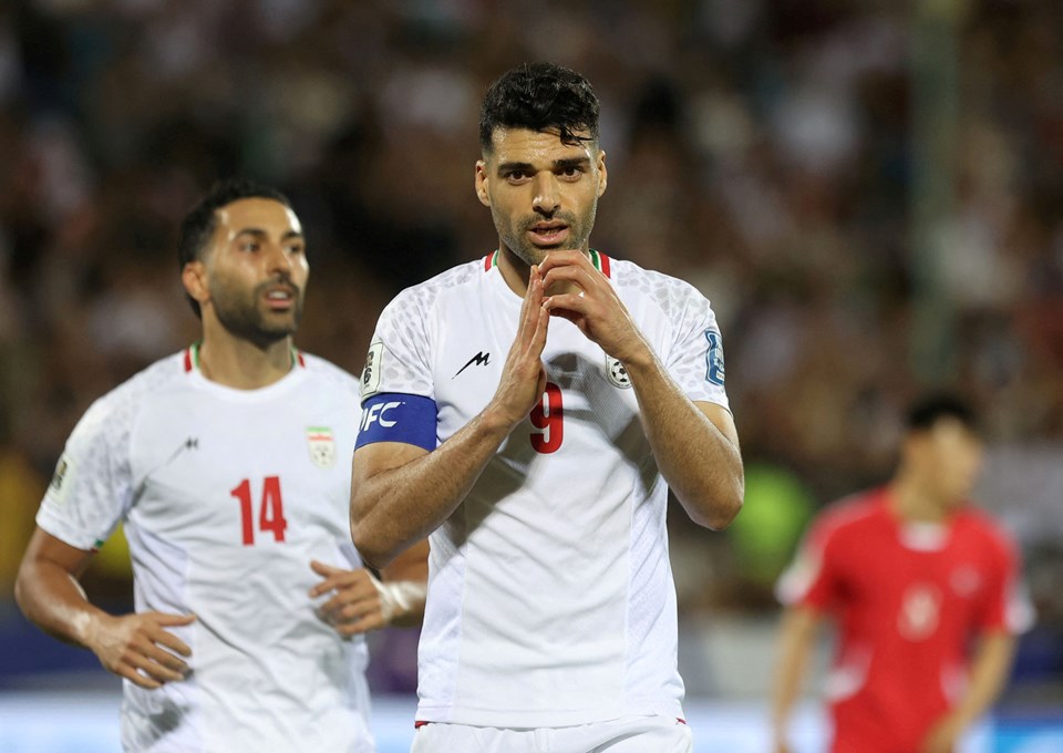 İsrail'in İran'a saldırısı futbolu da vurdu: Inter'in yıldızı ülkesinden çıkamadı, can güvenliği tehlikede - 1