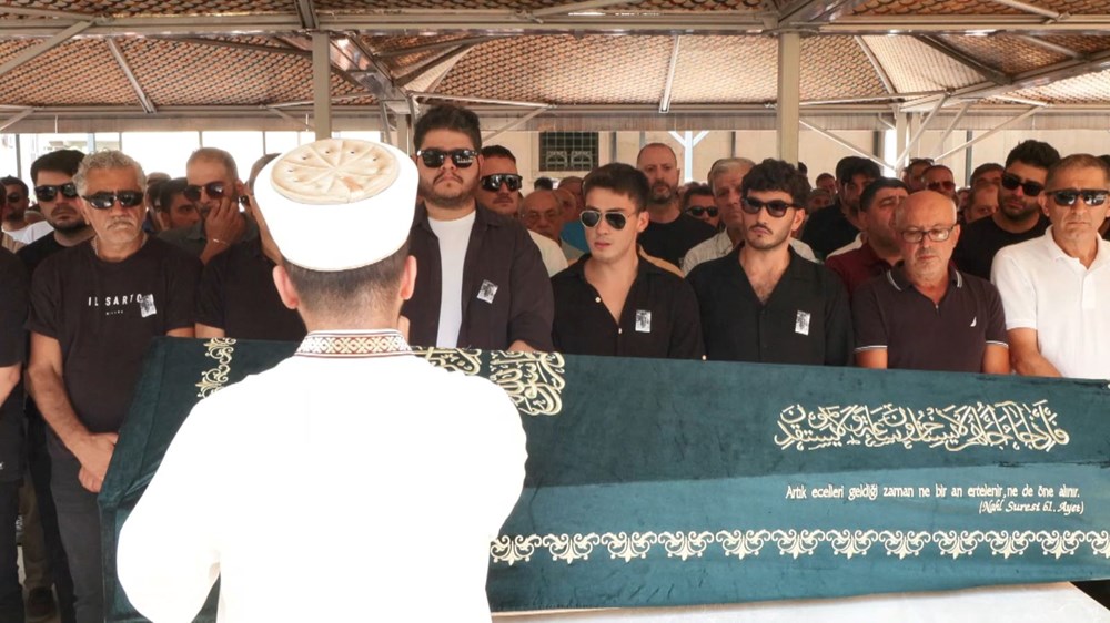 Atakan Özkaya'dan babasına son görev: Cenaze töreninde duygusal anlar - 6